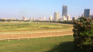 A morning hour clip of mahalaxmi race course from above bridge road
side near station. also found people enjoying the jogging tracks with
quick walk and jog....