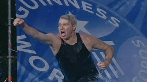 'Professor Splash' dives 36ft into 30cm of water t...
