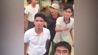 Chúng mày đưa thẻ ngành công an định hù doạ tao sao? Mày biết tao là ai không? Tao ở Bộ Công An đây