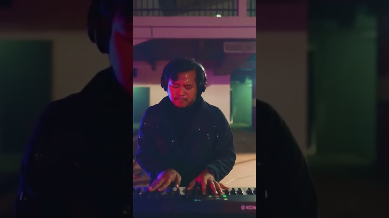 Caessaria feat.Ariel NOAH - Little Old Man