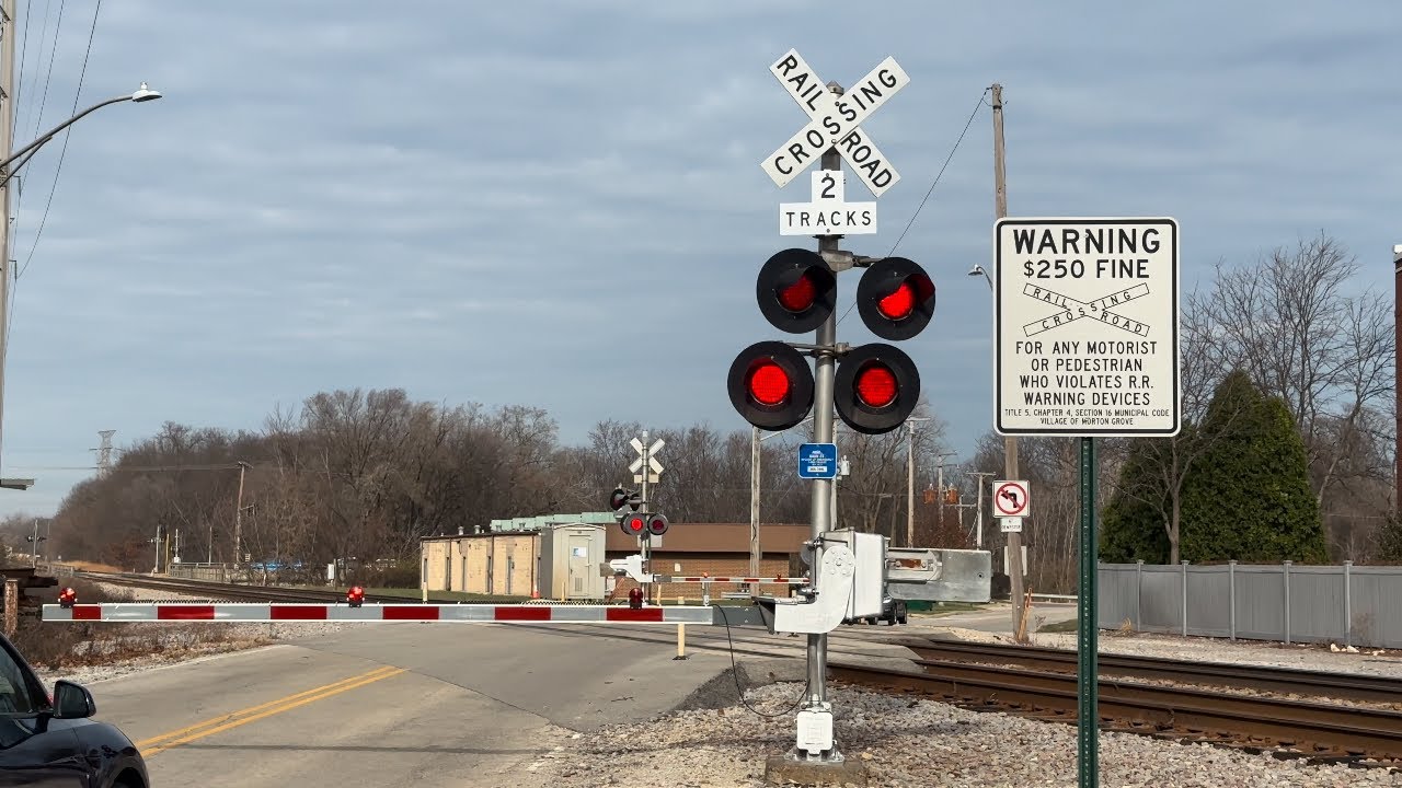 Lincoln Ave. railroad crossing Morton Grove, IL