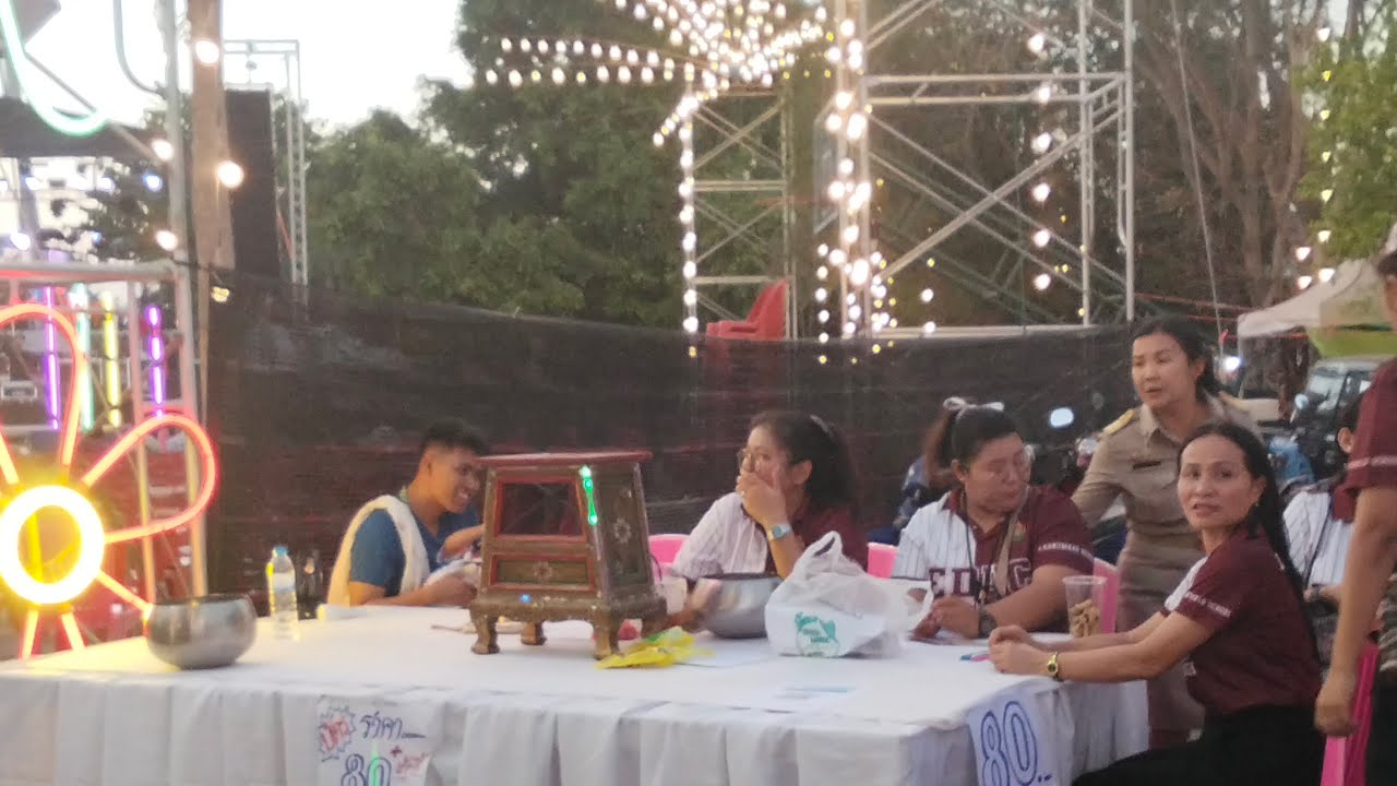 🌾♥️เริ่มมาจองบัตรจองตั๋วเข้างานแล้วใกล้เวลาที่ลูกสาวจะขึ้นเวทีแล้วจันทร์หอมสตอรี่ กำลังถ่ายทอดสด!