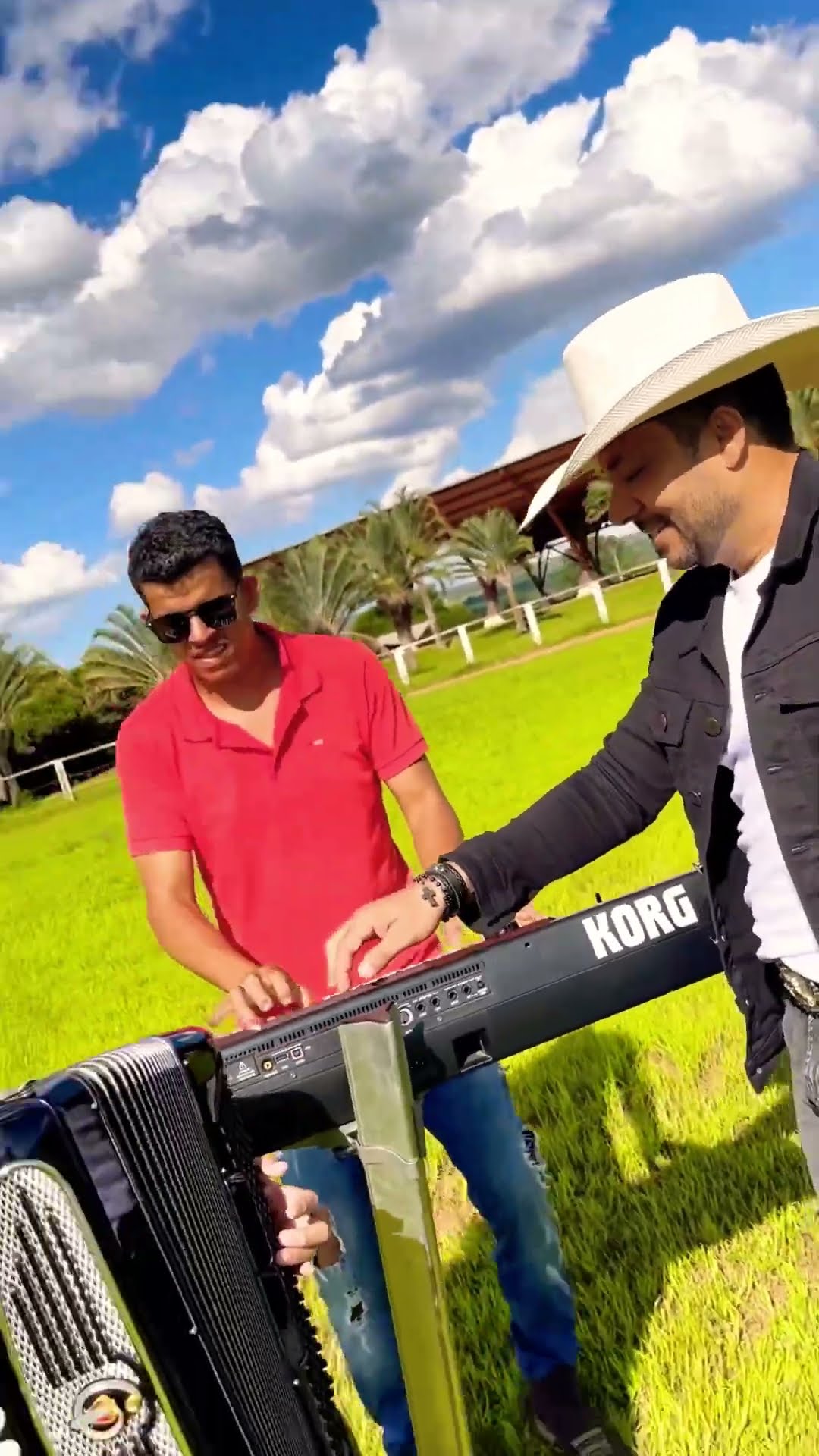O beijo daquele cara leãozinho do forró quem gostar comenta #boanoiteee #sertanejo #leãozinho #musi