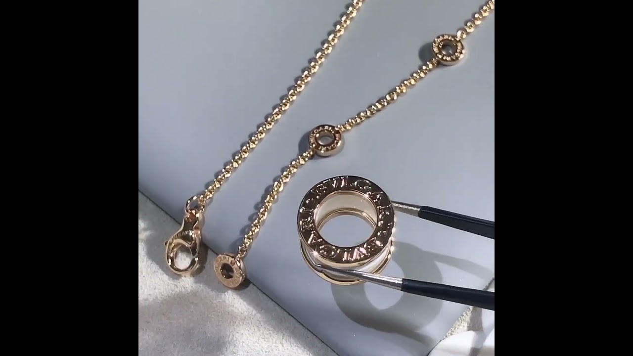 "BVLGARI Iconic White Ceramic Ring: Timeless Elegance Meets Modern Edge! 💍⚪️"BV经典白陶瓷戒指