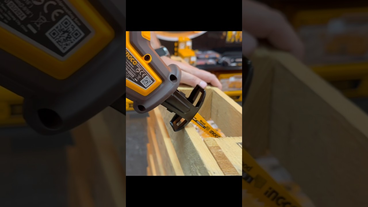 Аккумуляторная сабельная пила Ingco 20 В в действии || 