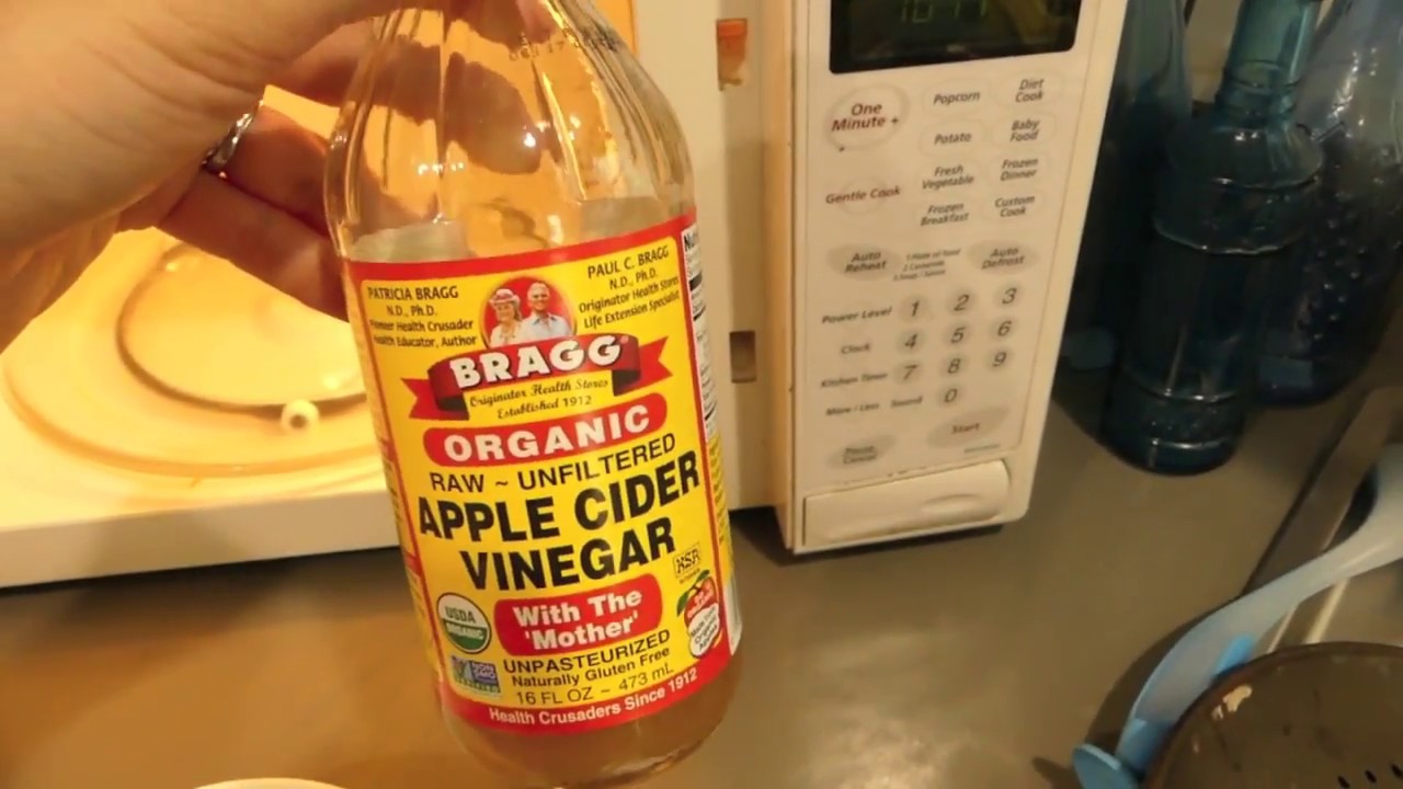 How to Easily Clean a Microwave With Vinegar