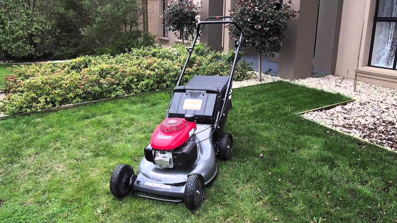 Honda HRC216PDU Commercial Lawnmower Product Demonstration - YouTube.
