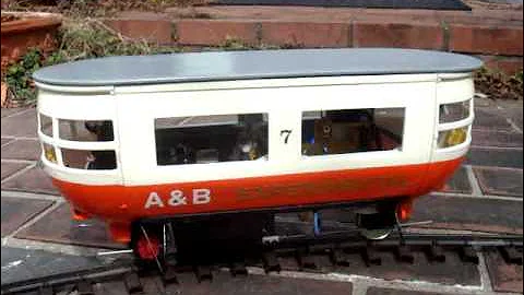 Gyro monorail No.7 running on curve track