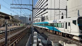 横浜駅を発車する横須賀線E217系