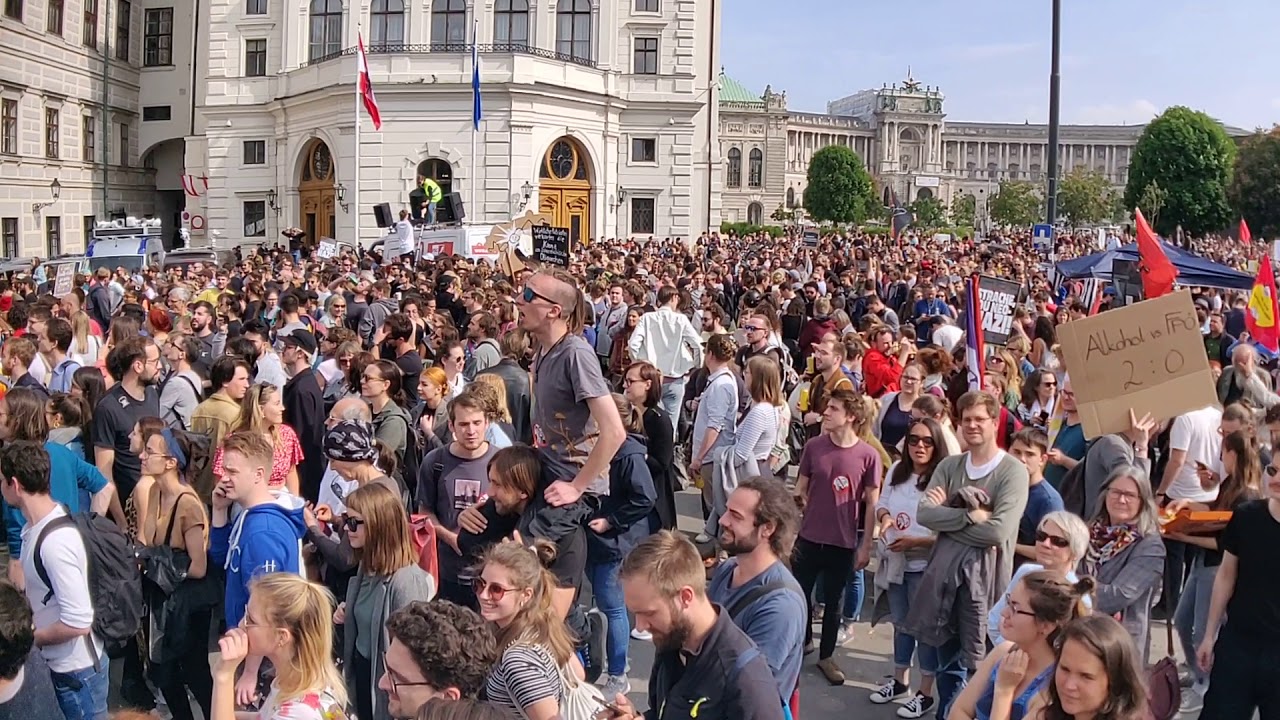 STRACHEGATE - DEMO AM BALLHAUSPLATZ 18. MAI, ERSTE EINDRÜCKE (Demonstration |  Neuwahlen | Wien)