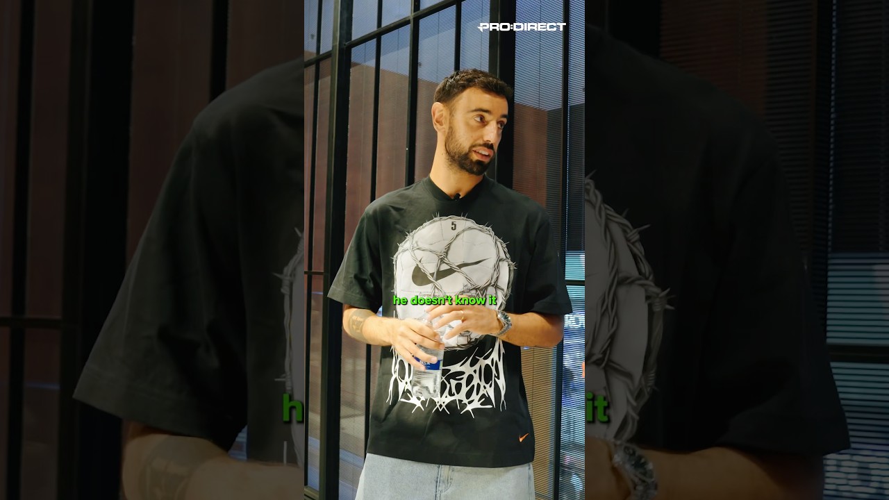 How Bruno Fernandes Got Rooney’s Shirt Without Him Knowing 👀🤝 #brunofernandes #waynerooney #shorts