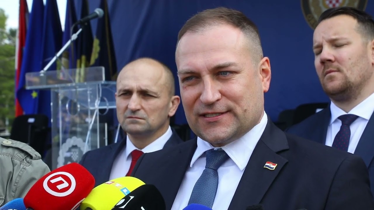 Primopredaja gumenih brodica Modrulj u vojarni Admiral flote Sveto Letica Barba