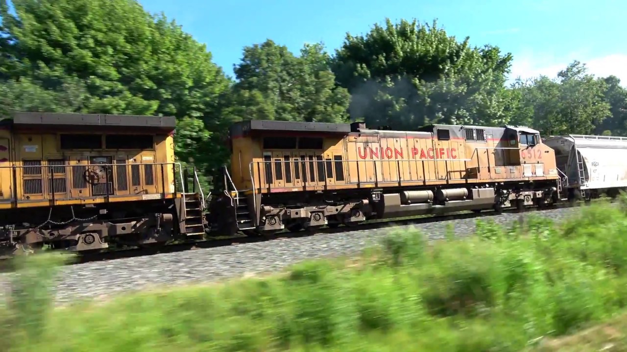 bnsf 5729 Chasing a UP Train in Ultra High Definition 60 FPS