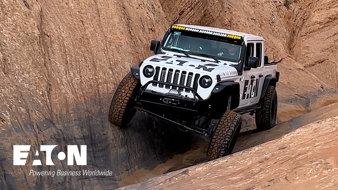 How To Use An ELocker When Rock Crawling | Eaton Performance - YouTube