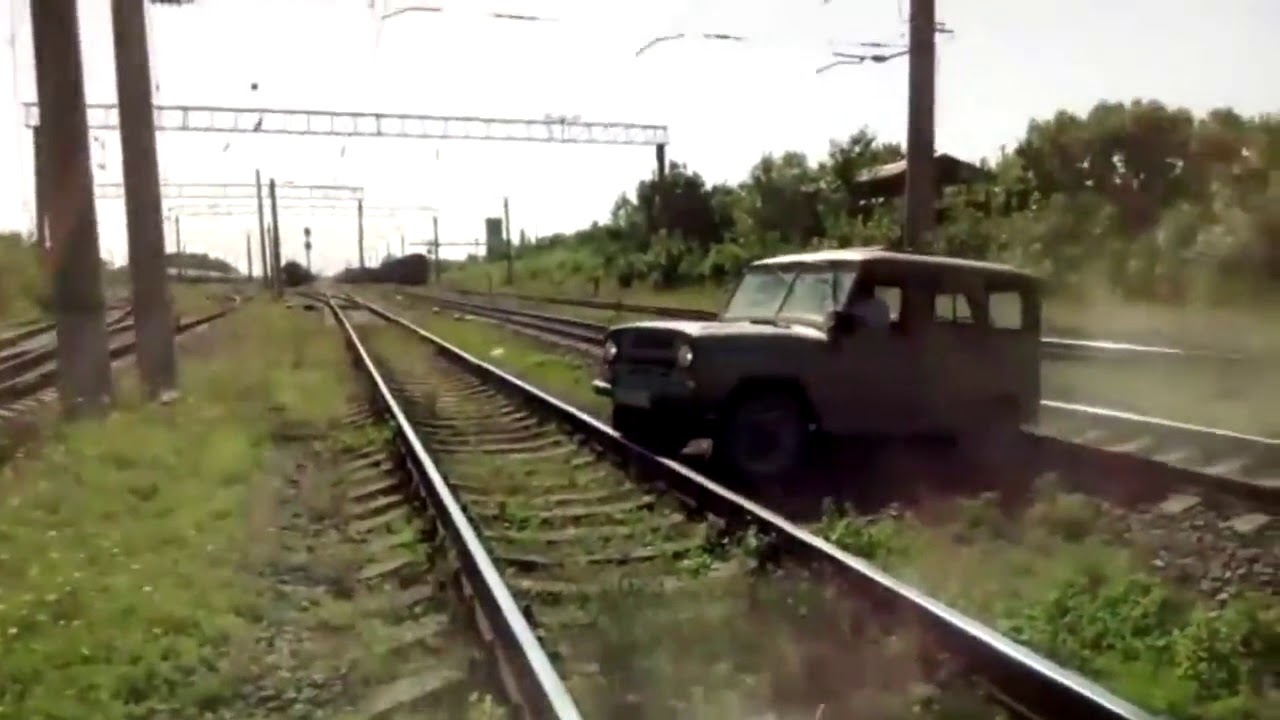 УАЗ застрял перед поездом - YouTube