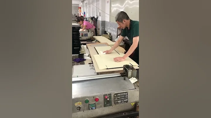 Custom Cardboard Display Boxes & Stands by Holidaypac | Durable, Eye-Catching Retail Solutions