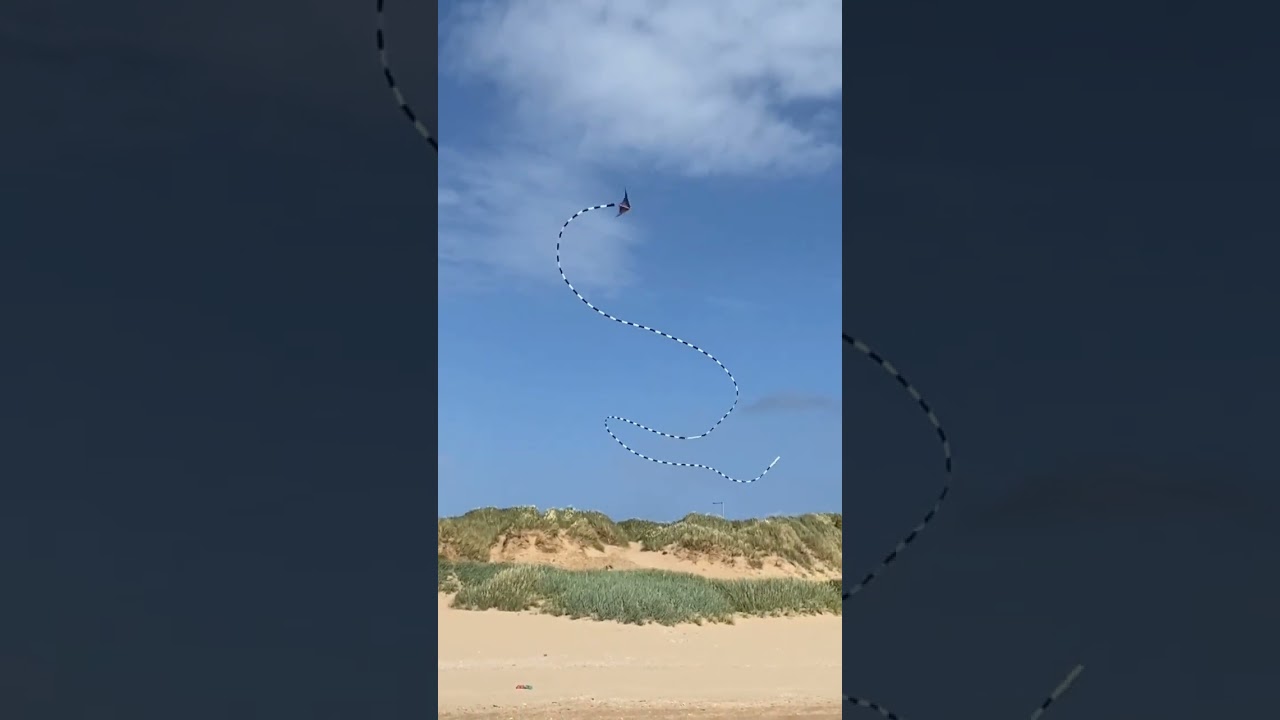 HQ Stormy Pete speed kite with 150' b&w Prism tube tail in 22-27mph wind at Lytham St Anne's