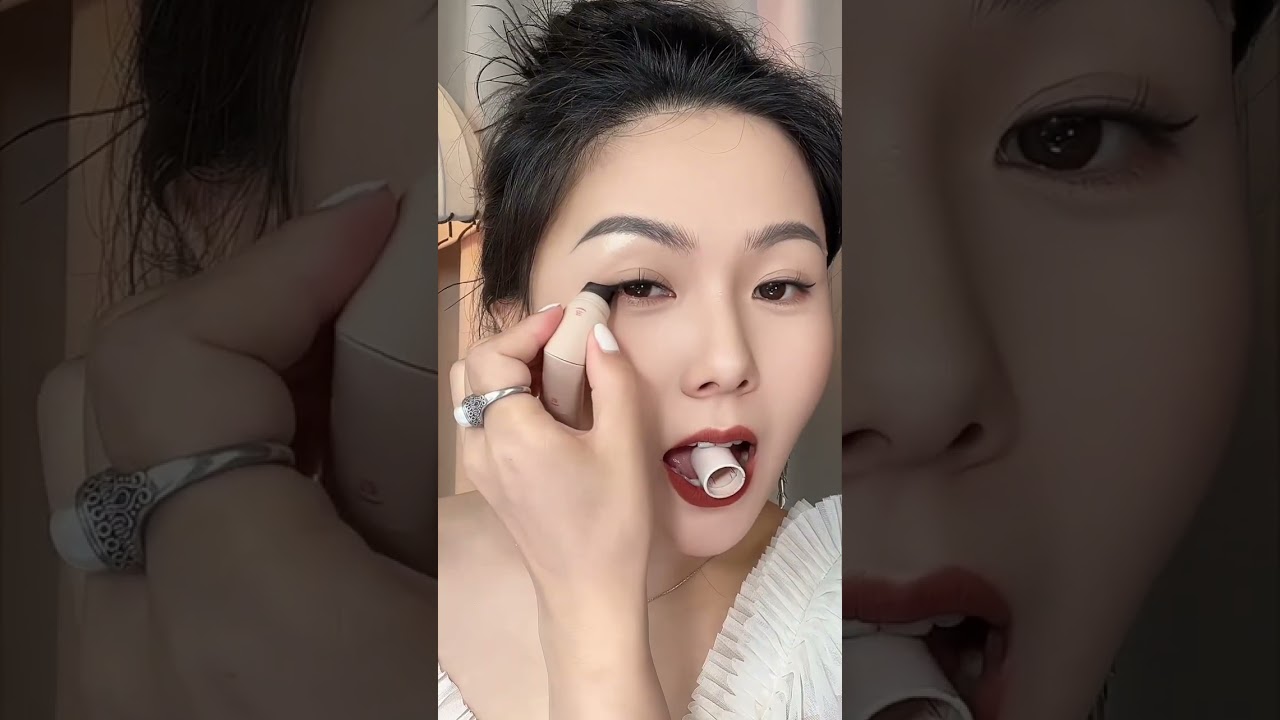 Winged eyeliner in 2 seconds, makeup hack #beauty #makeup #makeuptutorial #tutorial #viral #shorts
