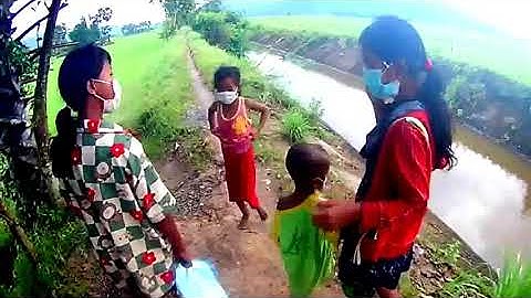 Cứ 50 hộp cơm 0 đồng mỗi ngày về tận bà con xóm nghèo nầy đến xóm nghèo khác, Tri Tôn, AG 07/09/2021