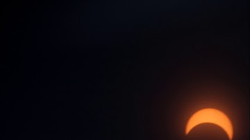 Solar eclipse time-lapse
