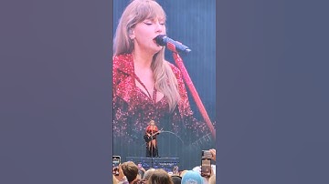 Here are the times Taylor Swift ended up eating a bug on stage! 😂🐜😅