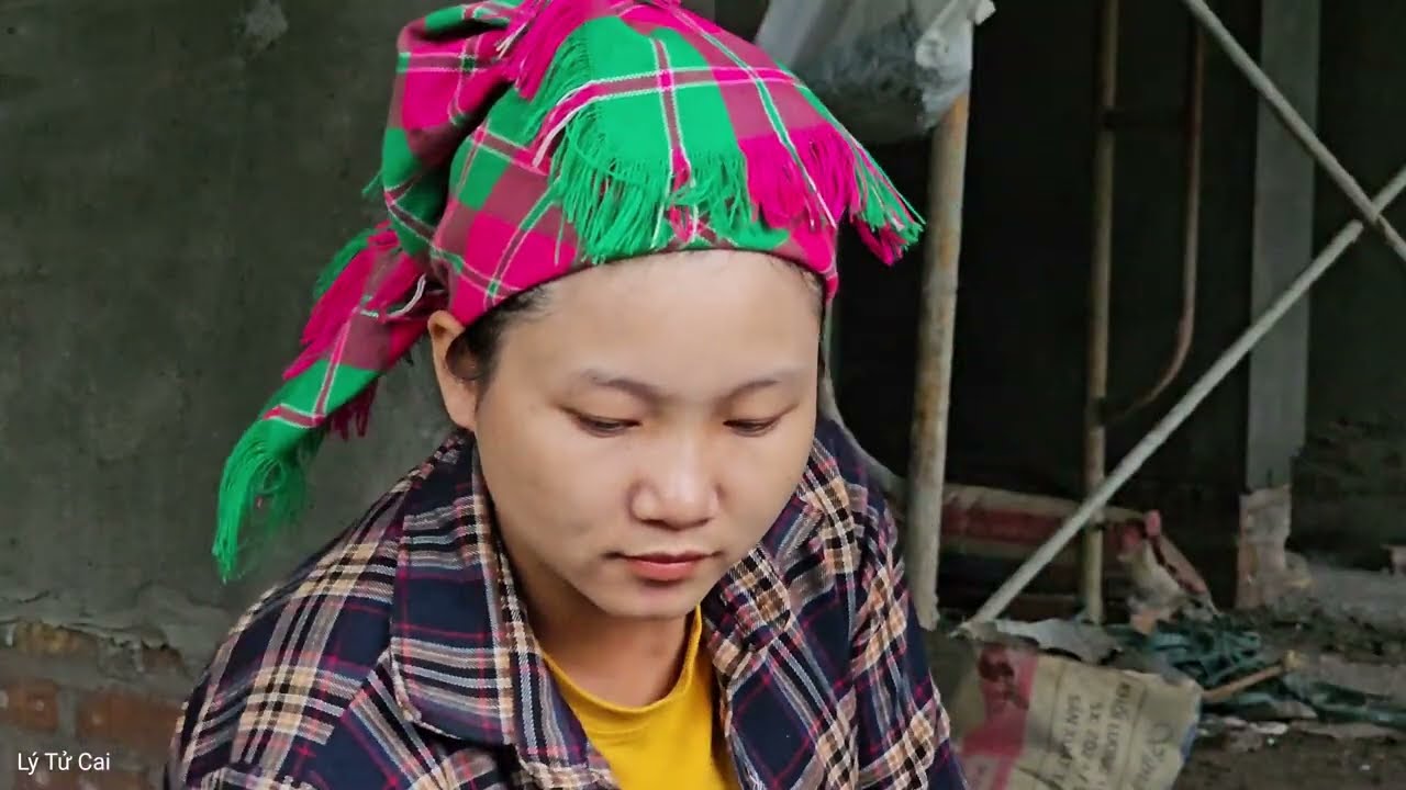 Life of a single person living in a log cabin