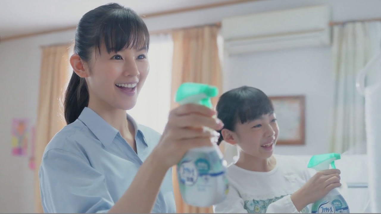 千鳥ノブ 小西真奈美 の ファブリーズ のｃｍ Chidori Nob Commercial Of A Manami Konishi One Febreze Youtube