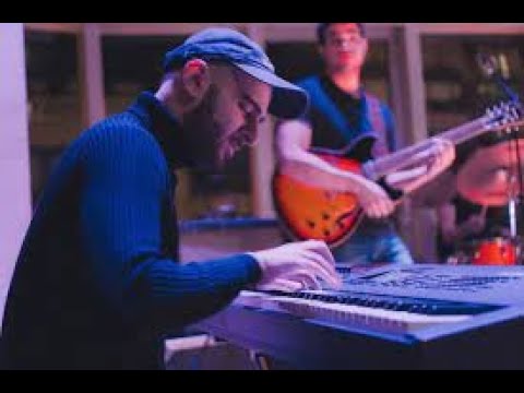 ჯაზური არპეჯიოები სიმღერა ,,დავლევ\"ზე...გენიალური ჯაზმენი მუსიკოსი პაპუნა შარიქაძე...