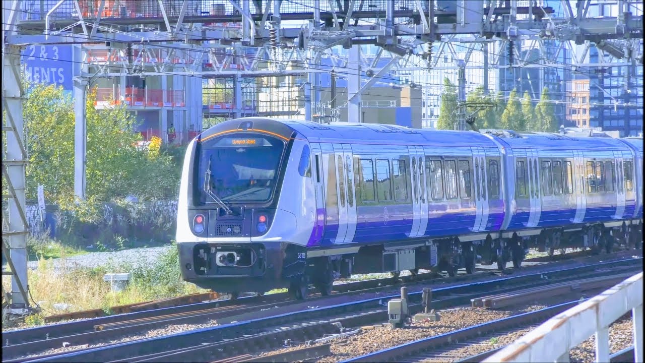 Busy Morning at Bethnal Green Railway Station, GEML | 22/10/18