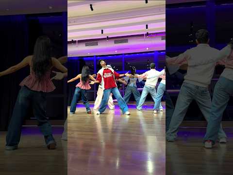 Yeh pyaar kaise hota hai👀❤️|Aankhein khuli| #omtarphe #bollywooddance #bollywood #viral #love #srk
