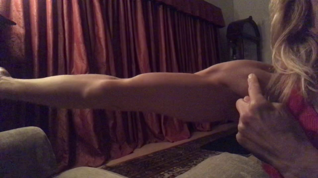 video phone lyrics Plank low or high involved different muscles. Biceps on low plank and triceps on high plank🔥