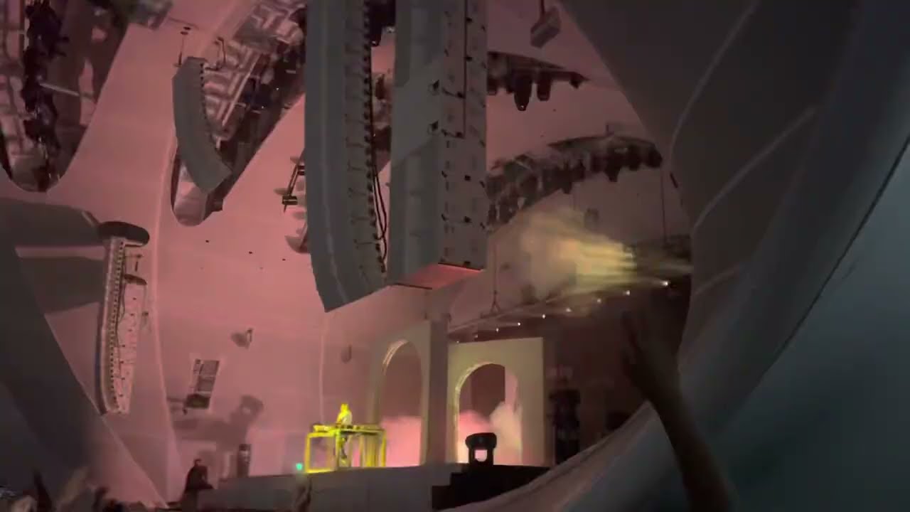 Flume - Insane (feat. Moon Holiday) (LIVE) 9.2.2022