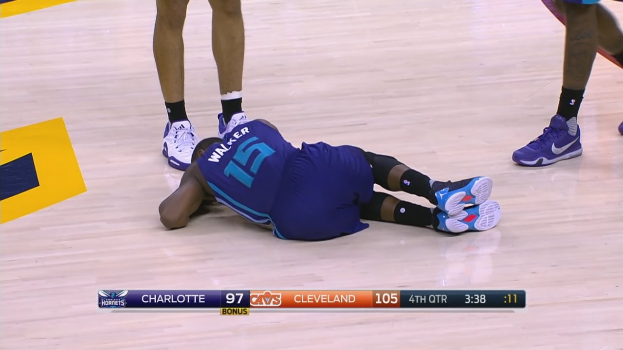 Kemba Walker Knee Injury | Hornets vs Cavaliers | December 10, 2016 | 2016-17 NBA Season