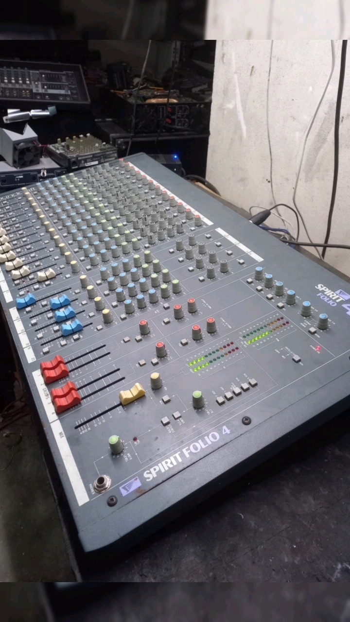 動作良好】SOUNDCRAFT SPIRIT FOLIO 4 アナログミキサー（Mesa
