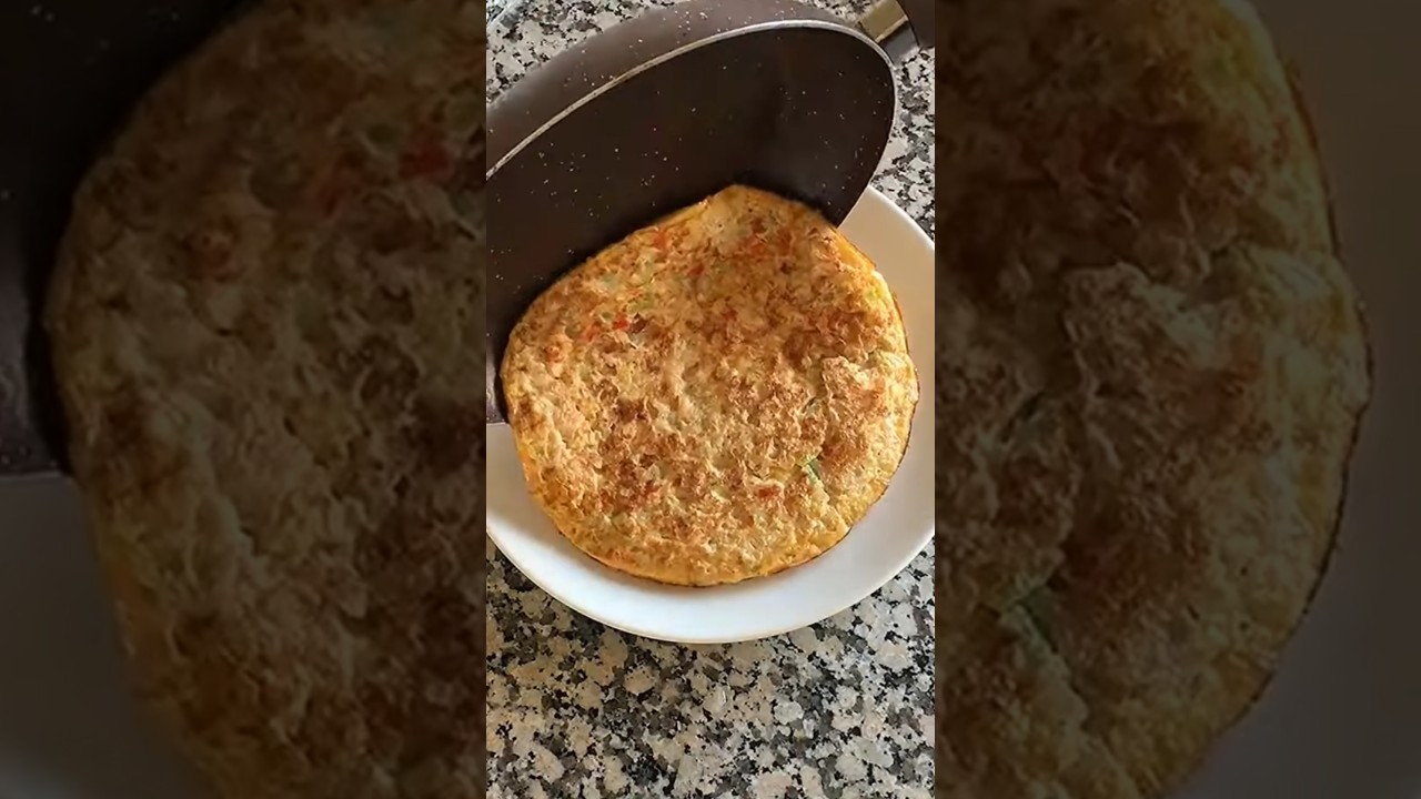 KAHVALTI İÇİN TAVADA YULAFLI SEBZELİ OMLET TARİFİ✅💯 #yulaflıtarifler #omlet #shorts