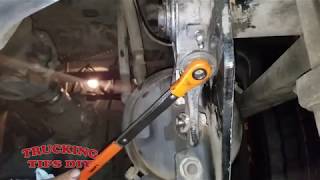 How to adjust brakes on freightliner cascadia  semi truck