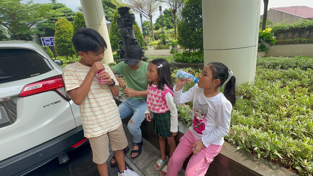 AKTIVITAS FAREL PRAYOGA HARI INI SETELAH UJIAN MENUJU LOKASI SANGAR LATIHAN DANCER VIDEO KLIP OJO DI
