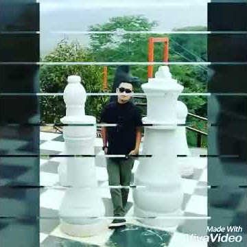 Tersenyum Tapi Terluka