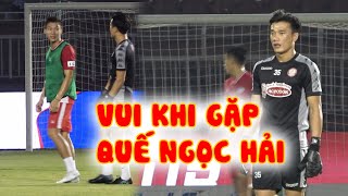 Vlog - Bùi Tiến Dũng vui mừng khi gặp lại Quế Ngọc Hải, cầu thủ TP. HCM làm gì trước trận đấu?