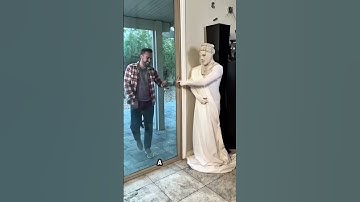 This Statue Has a Gender Bias 😯