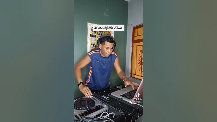 Tunes we Love Howie tee Mega Mix
