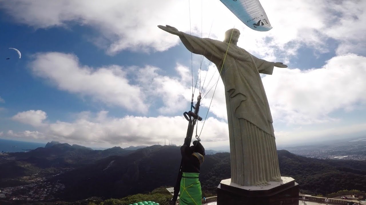 FLYING WITH THE CRISTO REDENTOR