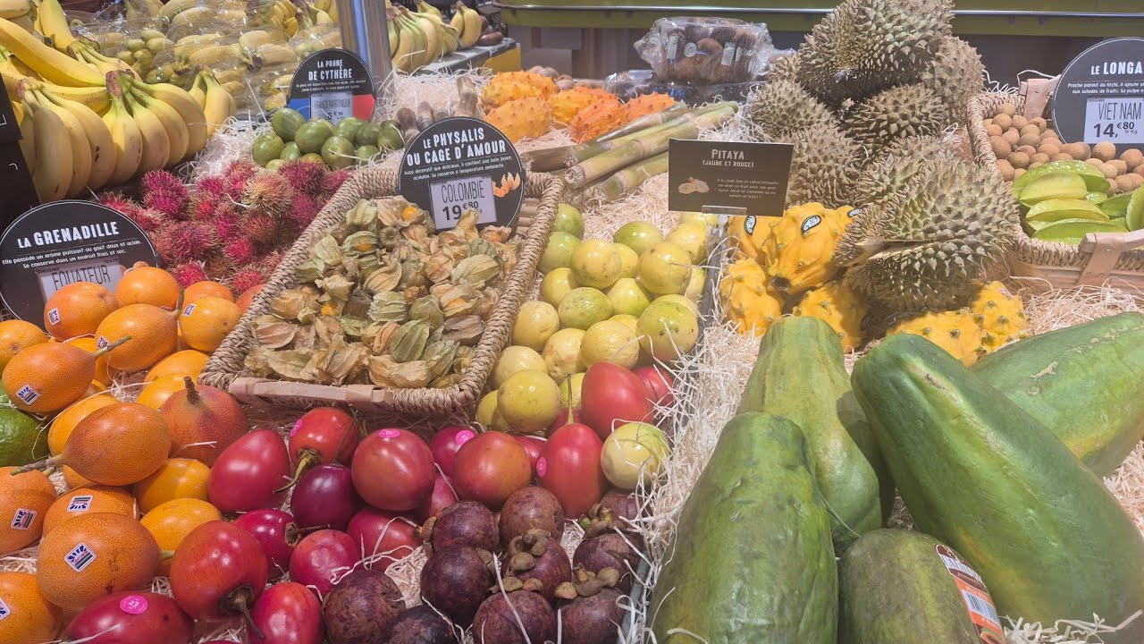 Siêu thị mini ở Pháp/ Quá vui gặp được trái sầu riêng thơm nồng giữa trời Tây 