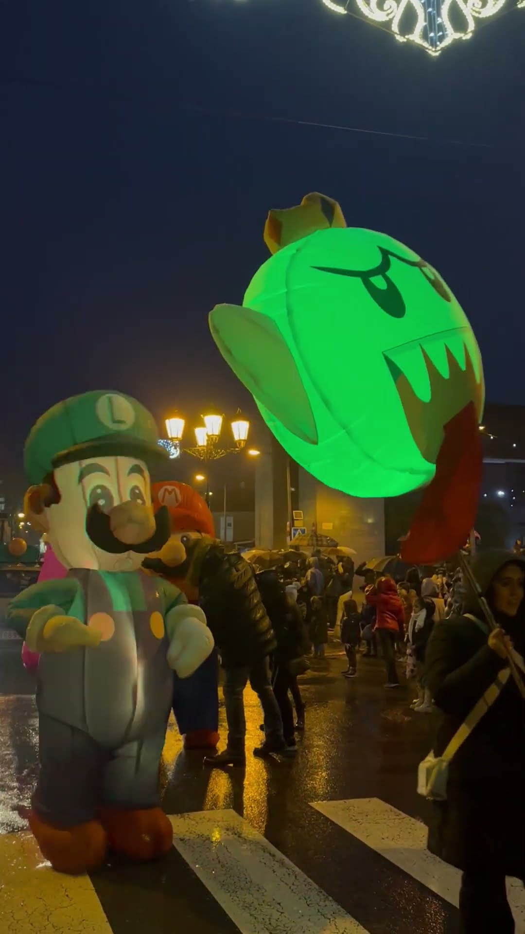 Famous Brother Deflates During Parade || ViralHog