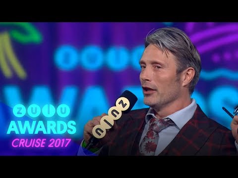 Video: Mads Mikkelsen Netto Waarde: Wiki, Getroud, Familie, Trou, Salaris, Broers en susters