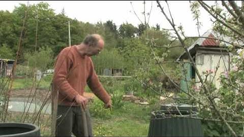 Composting with Nicky Scott, section 3  Top tips for maintaining your compost heap