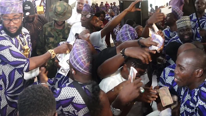 SEE HOW ABU ABEL SPLASH BUNDLE OF MONEY ON ACTOR OLATAYO AMOKEADE IJEBU@ HIS MOTHER FINAL BURIAL....