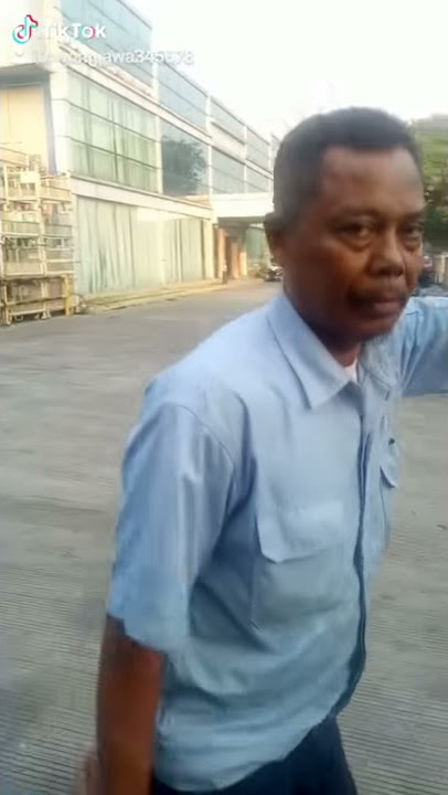 Ki Bolot lagi joget asik