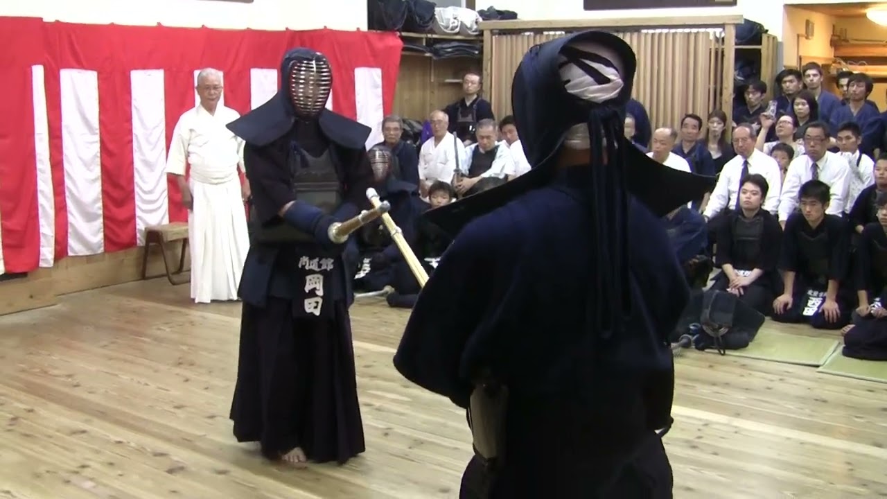 尚道館創設80周年記念道場祭　岡田守正館長三人掛け