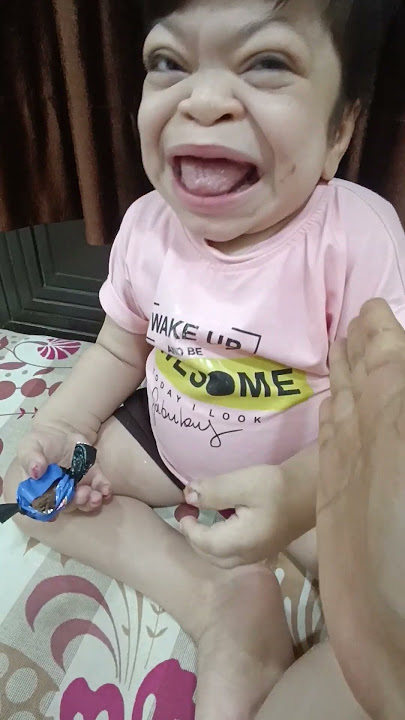 Aliza crying 😭 baby no chocolate 🍫
